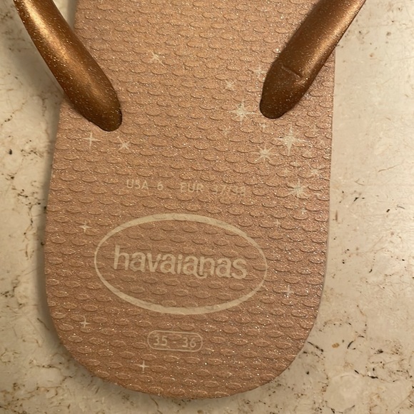 Havaianas Rose Gold Flip Flops - Picture 3 of 3